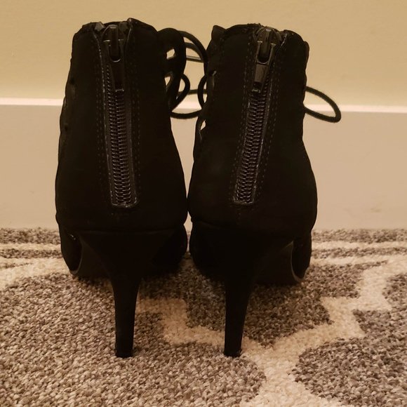 Black Velvet Heels Size 7 - Picture 4 of 6